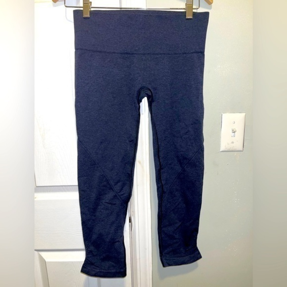 Lululemon seamless cropped size 8